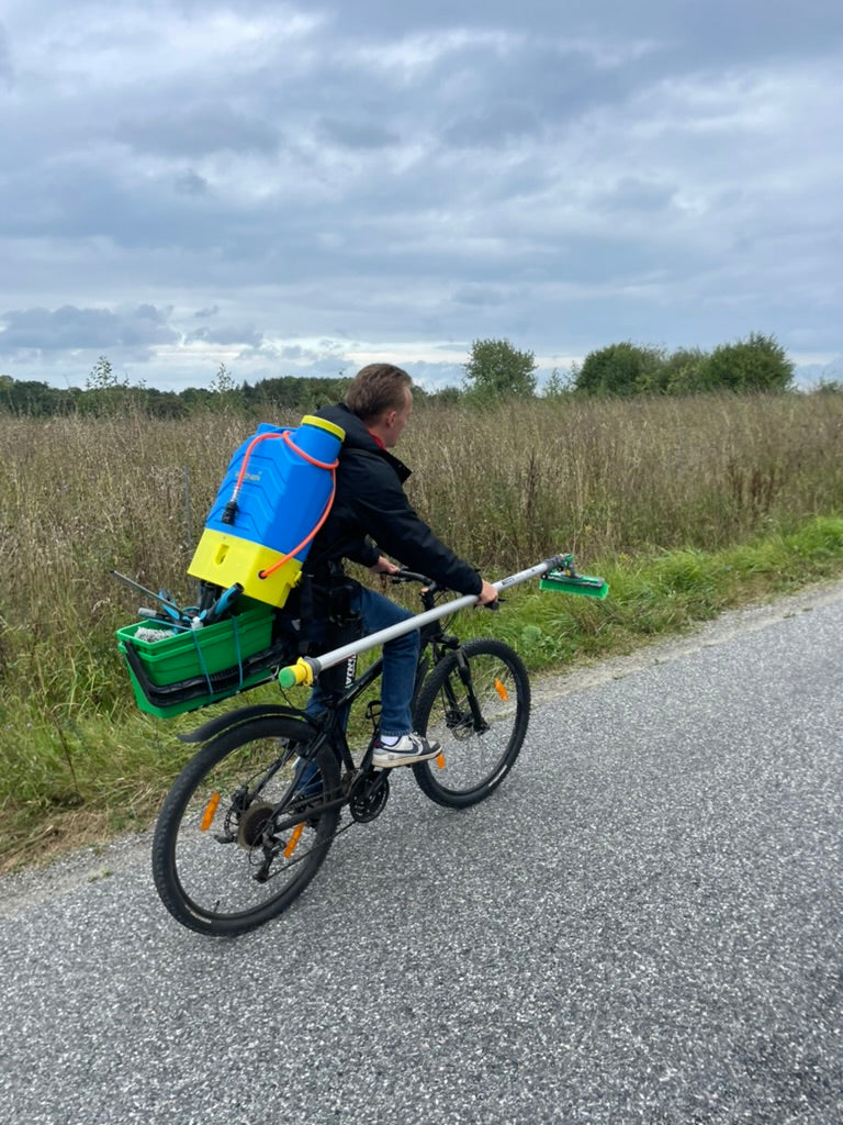 Hvor det begyndte — på cykel med udstyret på ryggen